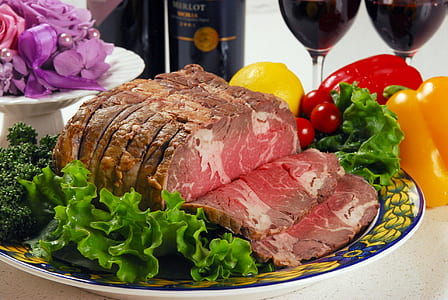 steak with lettuce, tomatoes, bell pepper, and lime thumbnail