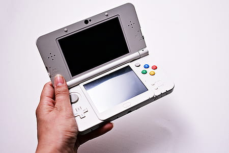Person Holding Gray Nintendo Gameboy Advance thumbnail