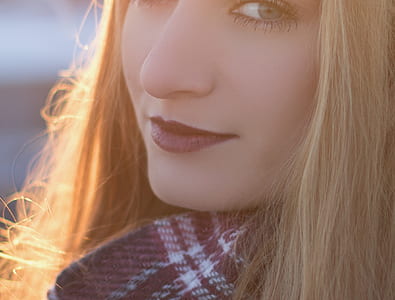 woman wearing red lipstick thumbnail