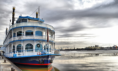 white and blue cruiseship thumbnail