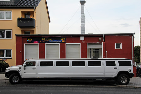 white hammer limousine thumbnail