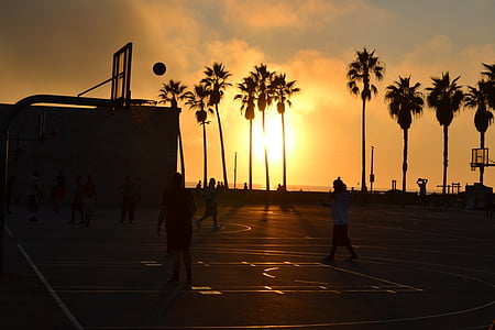 people playing basketball thumbnail
