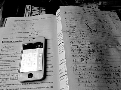 turned-on iPhone 4 displaying calculator 480 on workbook thumbnail
