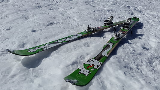 pair of green snow skis thumbnail