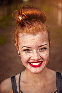 shallow focus photography of brown haired woman thumbnail