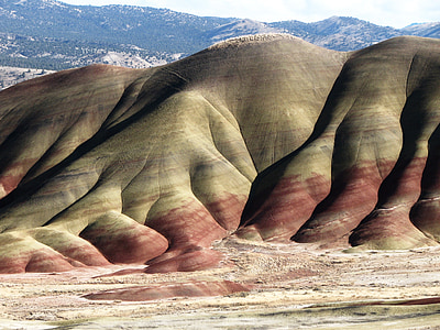 brown and red mountain at daytime thumbnail