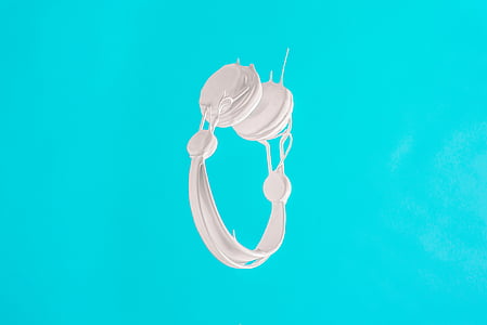 white headphones thumbnail