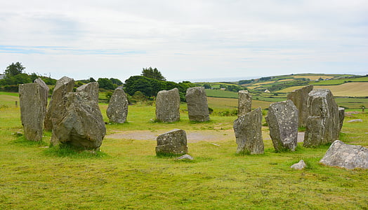 stonehenge at day time thumbnail
