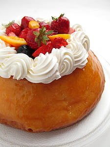 round dessert top with fruits thumbnail