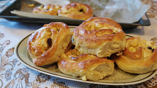 baked breads on ceramic plate thumbnail