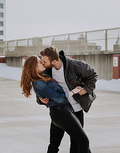 woman and man kissing thumbnail