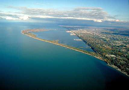 Aerial view of Presque Isle State Park in Erie, Pennsylvania thumbnail