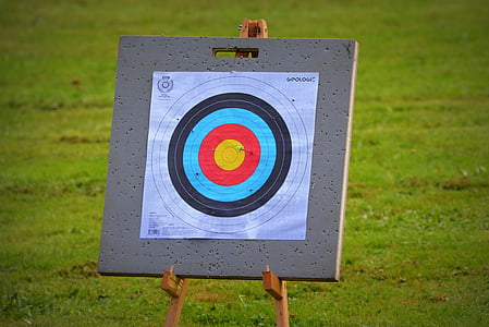 compound bow target and brown stand thumbnail