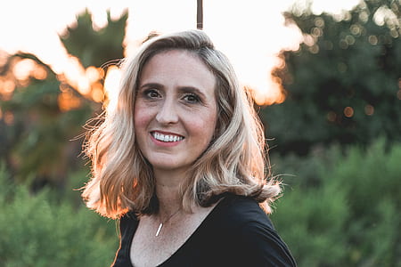 portrait photography of woman thumbnail