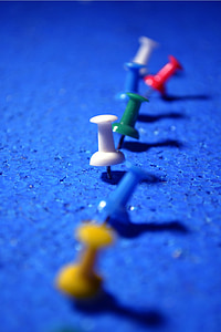 shallow focus photography of seven assorted-color pins thumbnail