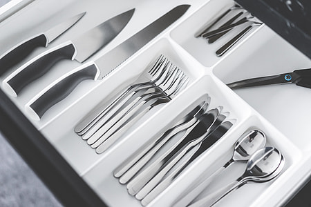 White Simple Cutlery Drawer Insert in Kitchen Sideboard thumbnail