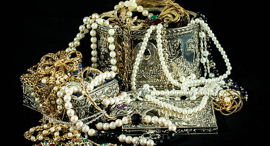 white pearl beads thumbnail