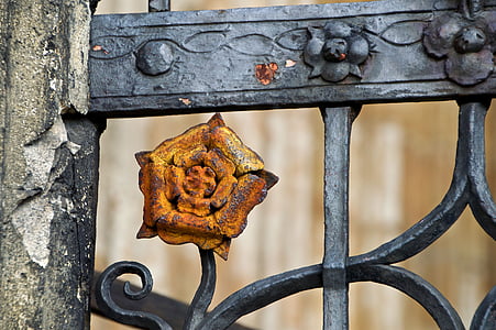 brown and black floral metal gate thumbnail