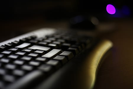 black computer keyboard on table thumbnail