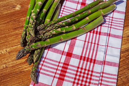green asparagus thumbnail