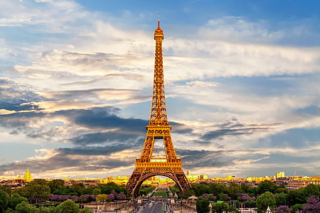 Eiffel Tower in Paris thumbnail