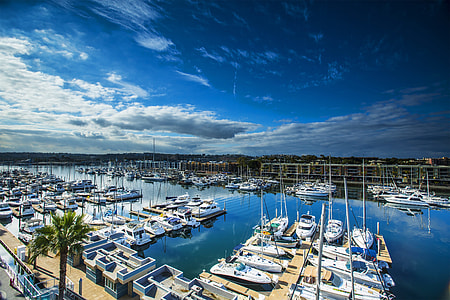yacht on bay thumbnail