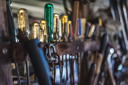 closeup photo of screwdrivers thumbnail
