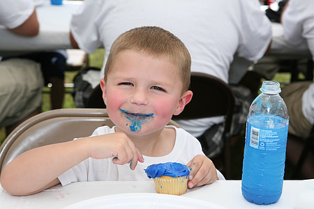 boy eating a cupcake thumbnail
