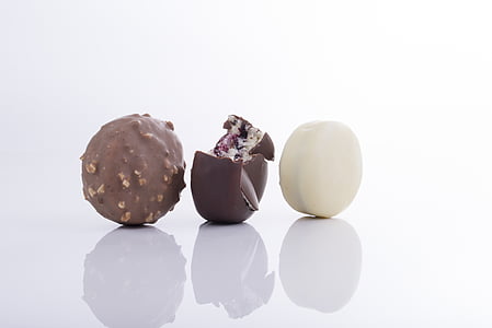 three round chocolates thumbnail