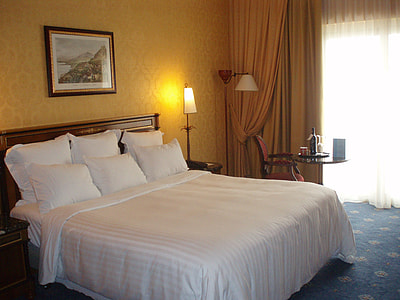 white bed comforter set thumbnail