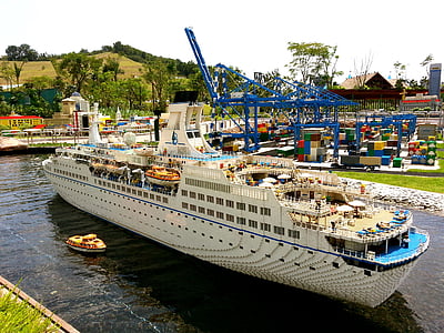 white cruise ship thumbnail