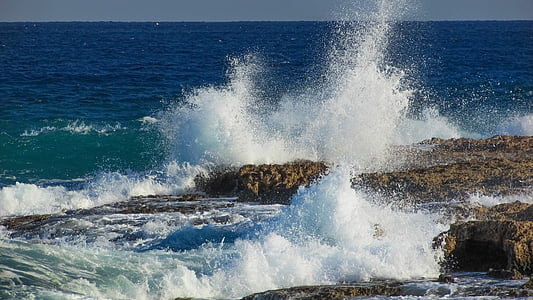 sea waves hitting rocks thumbnail