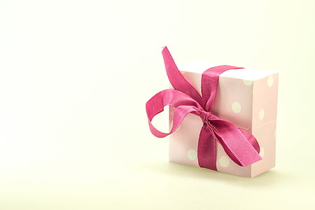 pink box with ribbon thumbnail