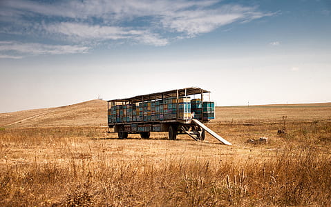 trailer in middle of desert during daytime thumbnail