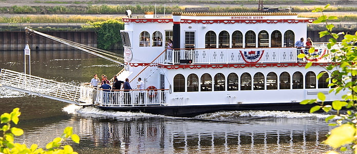 white ship thumbnail