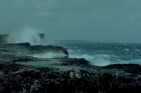 photography of ocean wave thumbnail