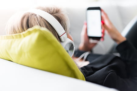 Listening to Streamed Music on iPhone with Headphones thumbnail