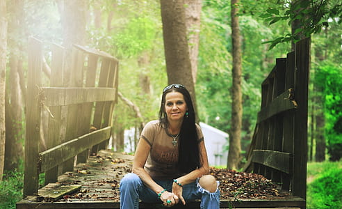 woman wearing brown crew-neck t-shirt thumbnail