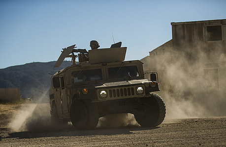 humvee on desert thumbnail