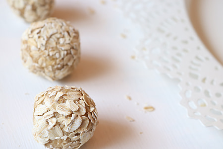 oat balls thumbnail