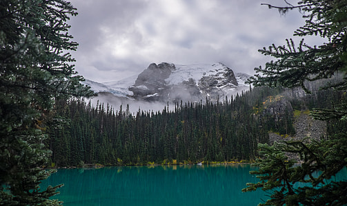 Hiking Joffre Lakes in British Columbia thumbnail