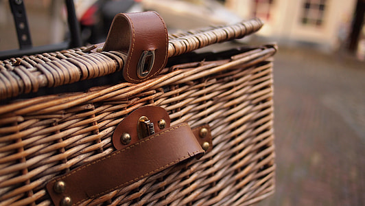 focus photography of brown wicket basket thumbnail
