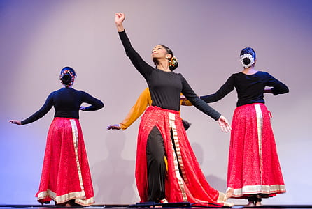 woman dancing on stage thumbnail