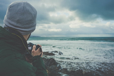 man about to take picture of the ocean thumbnail