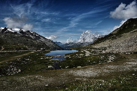 body of water between two hills thumbnail