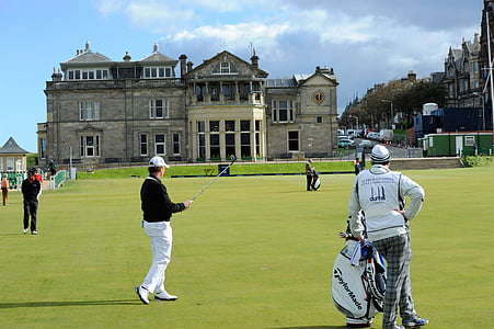 man playing golf thumbnail