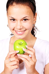 woman holding green apple thumbnail