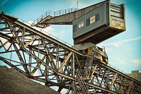 person showing crane thumbnail
