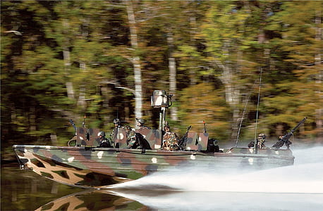 woodland camo speedboat thumbnail
