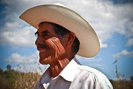 shallow focus photography of man wearing white ten-gallon hat thumbnail